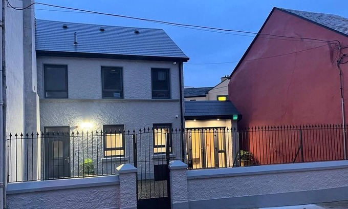 Sligo House | Old Market Street - Modern & Homely in City Center