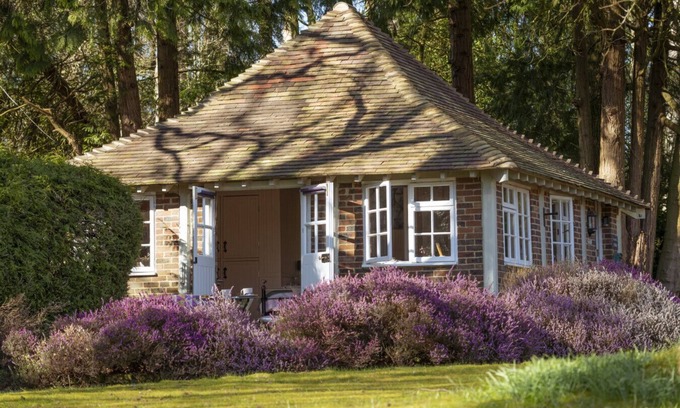 Hassocks Cabin | Old Mill Lodge: Quiet I Retreat I Parking