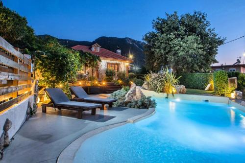 Salakos House | Old Nest House