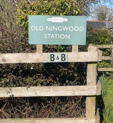 Newport House | Old Ningwood Station Bed & Breakfast, Ningwood, Isle of Wight PO41 0TG
