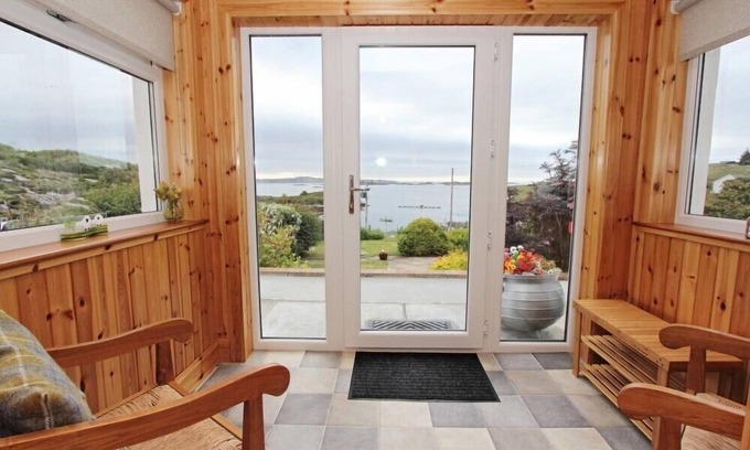 Flodabay Cottage | OLD POST OFFICE, family friendly, with open fire in Tarbert