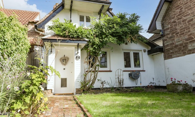 Wilton Cottage | OLD PUMP COTTAGE, pet friendly, character holiday cottage in Wilton