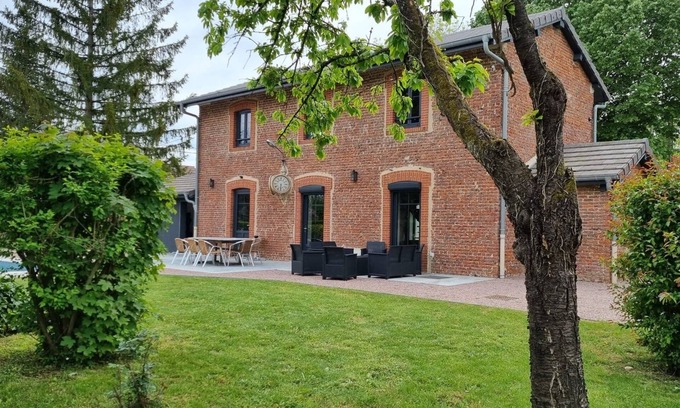 Montret House | Old renovated train station in Burgundy