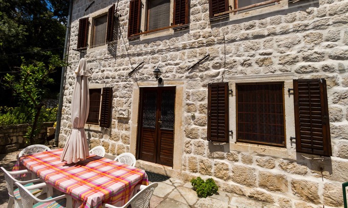 Perast Villa | Old Romantic Villa near the Sea with Sea View