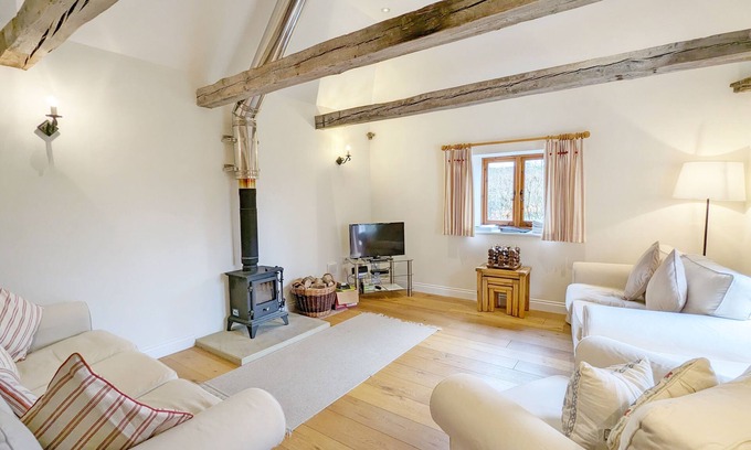 East Lavant Cottage | Old Root House, Lavant - a barn conversion that sleeps 6 guests in 3 bedrooms
