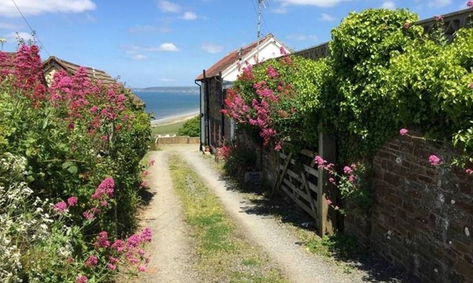 Westward Ho Cottage | Old Saltys Cottage in Westward Ho with stunning sea views