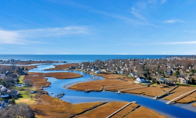 Old Saybrook House | Old Saybrook family gem very close to local beaches!