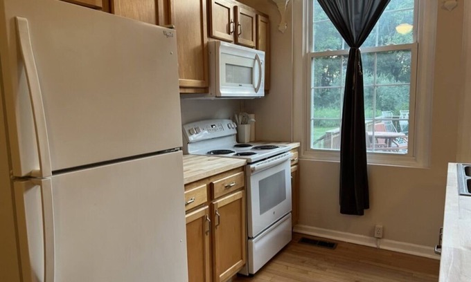 Onondaga House | Old School Vibe Private Apartment