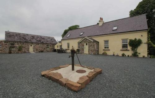 Emly House | Old Scragg Farm Cottage in the Irish Countryside