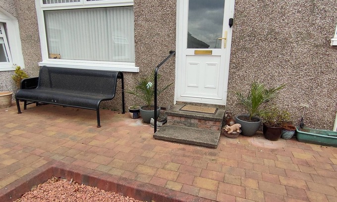 Balloch Apartment | OLD SMIDDY APARTMENT, BALLOCH, LOCH LOMOND SLEEPS 3 IN FAMILY ROOM