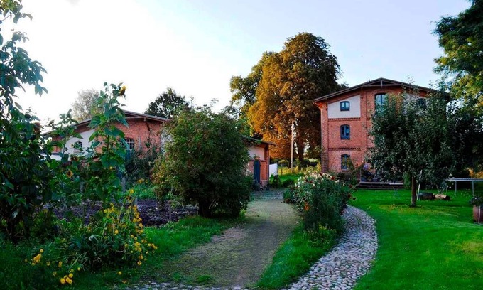 Lelkendorf Apartment | OLD STOREY vacation rental - Ferienwohnung Alter Speicher