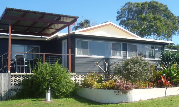 Red Rock House | Old style beach house with views of the river joining the ocean