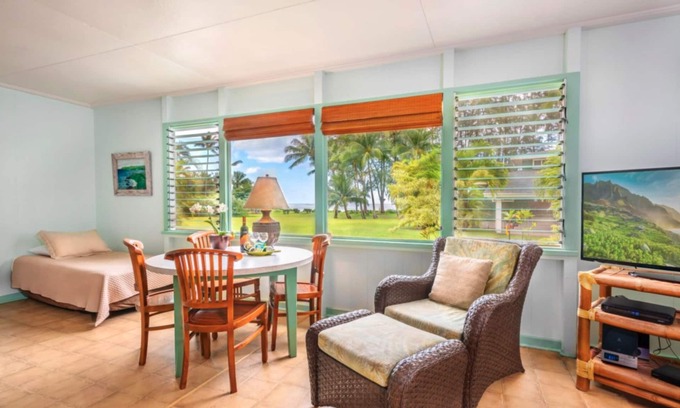 Hanalei House | Old Style beach house on Hanalei Bay;stunning mountain view, ocean breezes