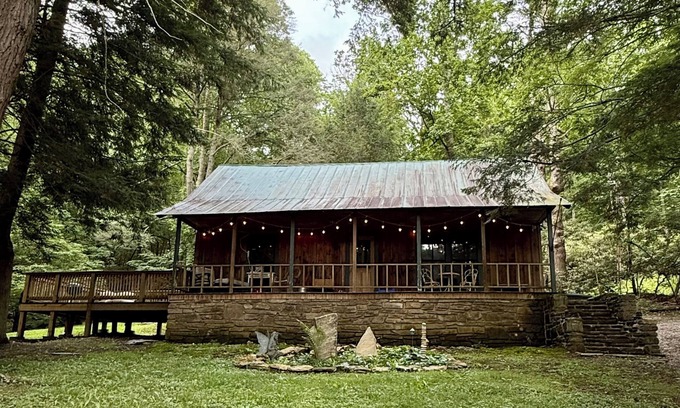 Sugar Grove House | Old Timey Charm with Modern Amenities