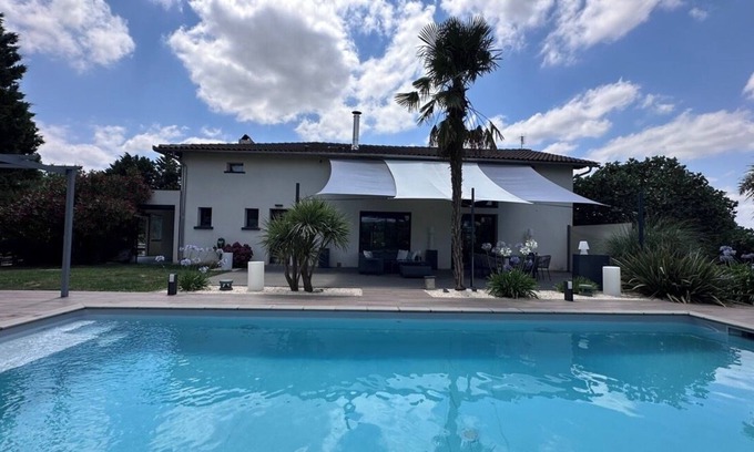 Le Castera Villa | Old Toulousan house renovated into a high-end villa 30 minutes from Toulouse.