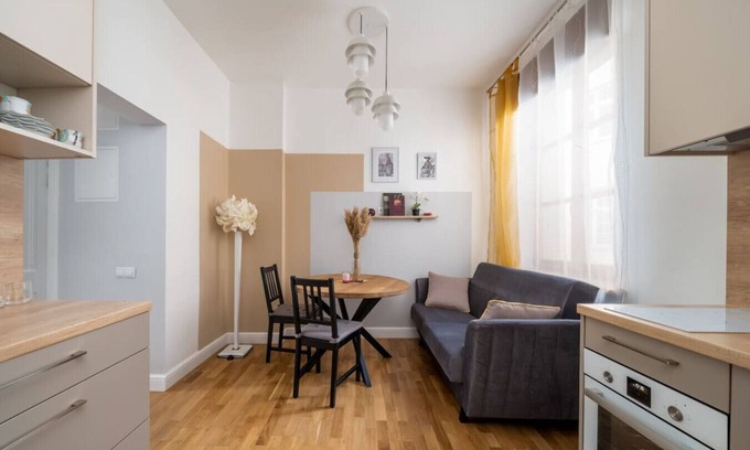 Old Town Apartment | Old town 1-bedroom apartment