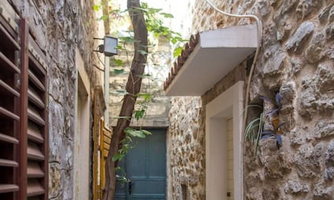 Old Town Apartment | Old town apartment w/2 bedrooms nearby beach