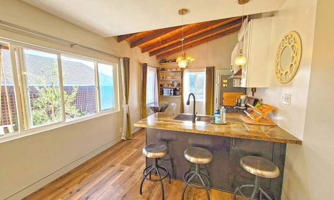 Old Town Camarillo House | Old Town Charmer walking distance to restaurants/nightlife