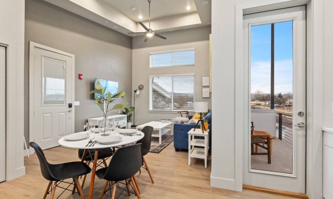 Old Town North Apartment | Old Town Chic Luxury + Balcony