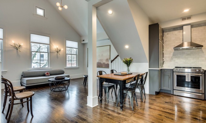 Old Town Triangle Condo | Old Town Chicago at it's finest! Pet Friendly & Recently Renovated Top-Floor Condo Has Everything You Need for a Perfect Windy City Getaway by AllSet Turnover