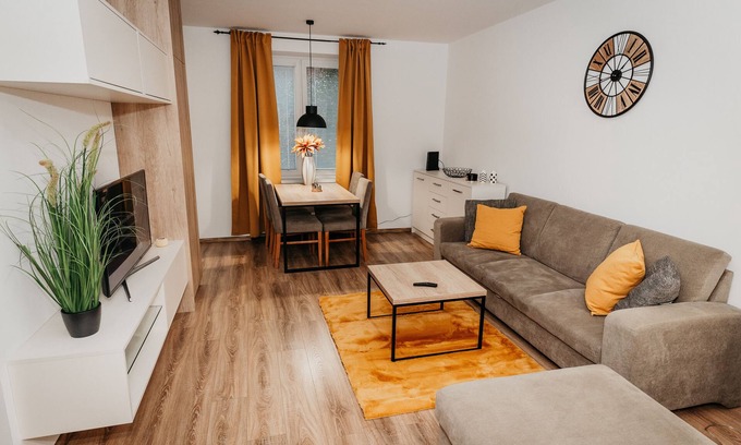 Juh Apartment | Old Town city center apartment with 2 free parking