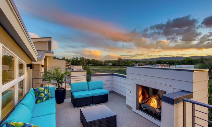 Old Town North House | Old Town Group Retreat - New to Brewery District!