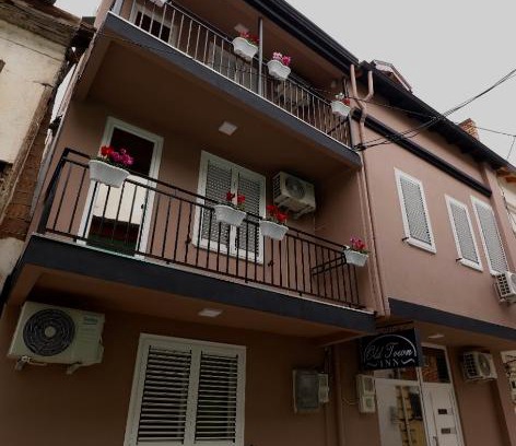 Pogradec Hotel | Old Town Inn