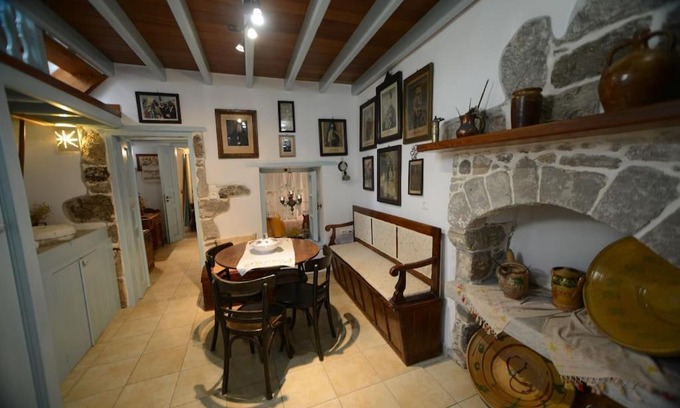 Mandraki Apartment | Old Traditional House