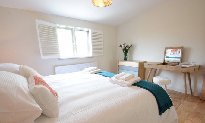 Halesworth Cottage | OLD TROUT, UBBESTON, pet friendly, with pool in Laxfield