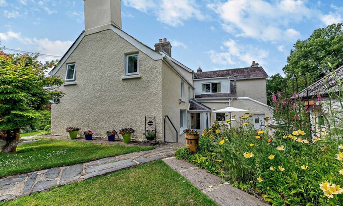 Llangeler House | Old Vicarage Cottage