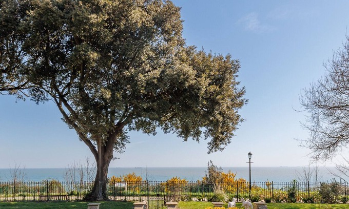 Shanklin Apartment | Old Vicarage Garden Apartment - Isle of Wight