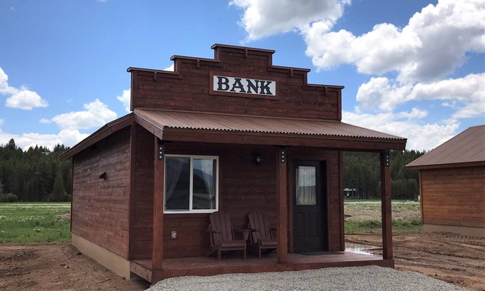 Island Park Cabin | Old West Escapes, Bank