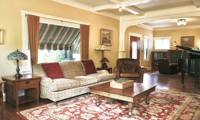 North Arroyo House | Old World Charm, 3 Bedroom Private Oasis Near Rose Bowl, Old Town Pasadena