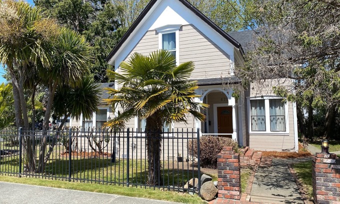 Crescent City House | Old World charm at the beach!