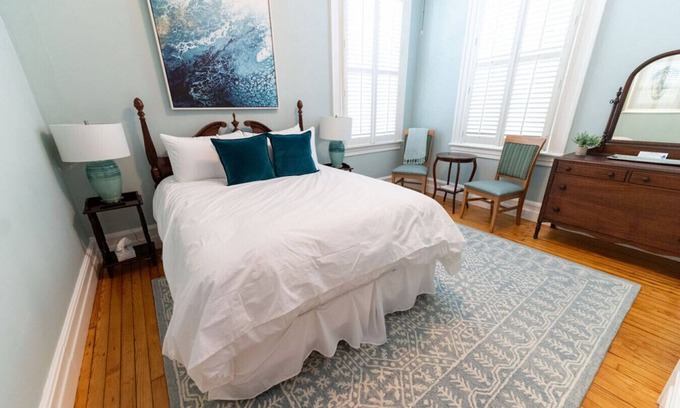 Edenton Bed & Breakfast | Old world charm downtown Edenton near the harbor, with homemade breakfast daily