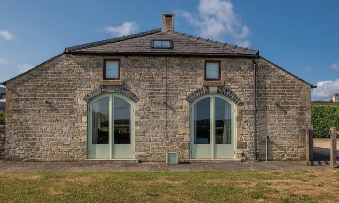 Elkstone House | Oldbury Barn - sleeps 11 guests in 4 bedrooms