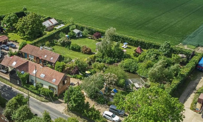 Banham House | Olde Farm Holiday Cottages