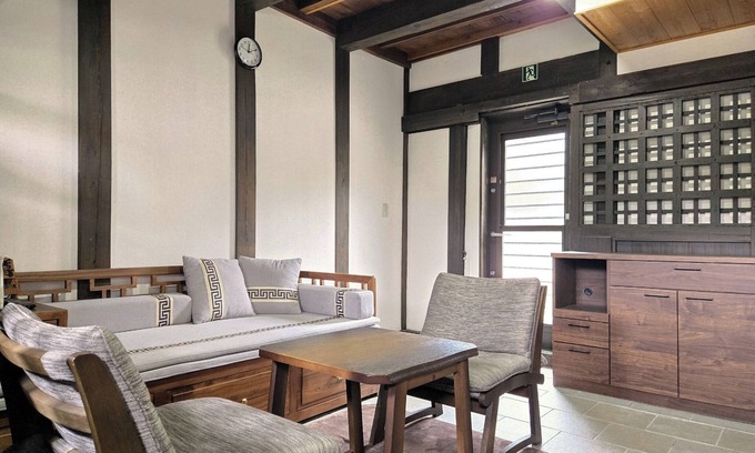 Yotsukaido House | Oldfashioned house surrounded by unique furniturepets allowedChess - Ikshuku Ikkei Life Connection chess room/Yotsukaido Chiba
