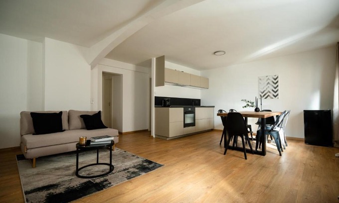 Dusseldorf Old Town Apartment | Oldtown Studio Apartment with 2 Bathrooms