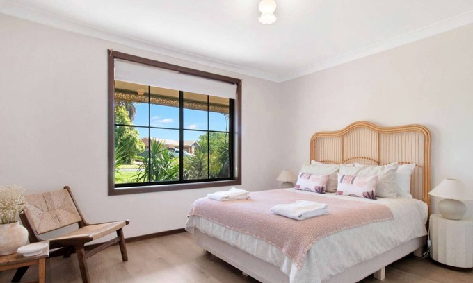 Lake Albert House | Oleander Cottage - Cosy Ambience, Pets Allowed