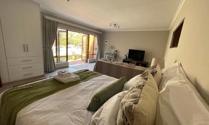 Benoni Bed & Breakfast | Olive Branch Cottage off grid