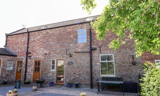 York Cottage | OLIVE COTTAGE, with a garden in York