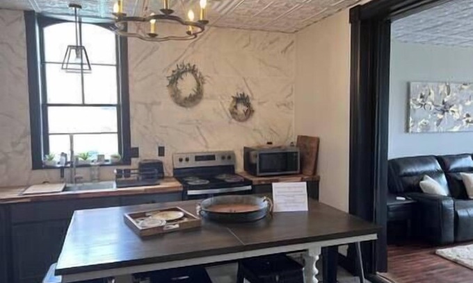 Hermann Apartment | Olive Hutch Upstairs Apartment