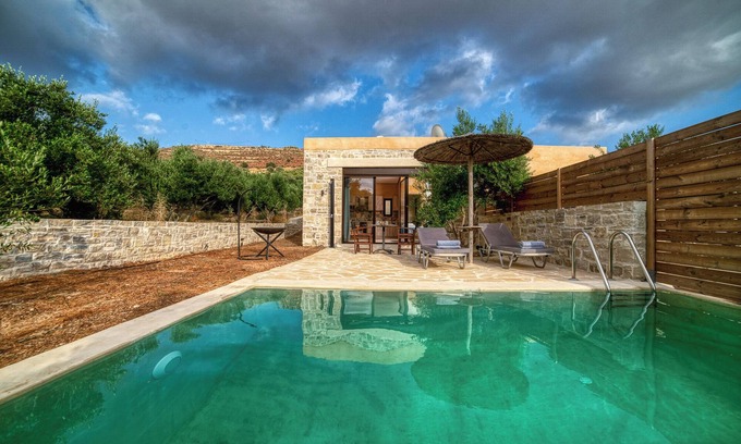 Kalamaki Hotel | Olive luxury suites - Adults only suites with private heated pool