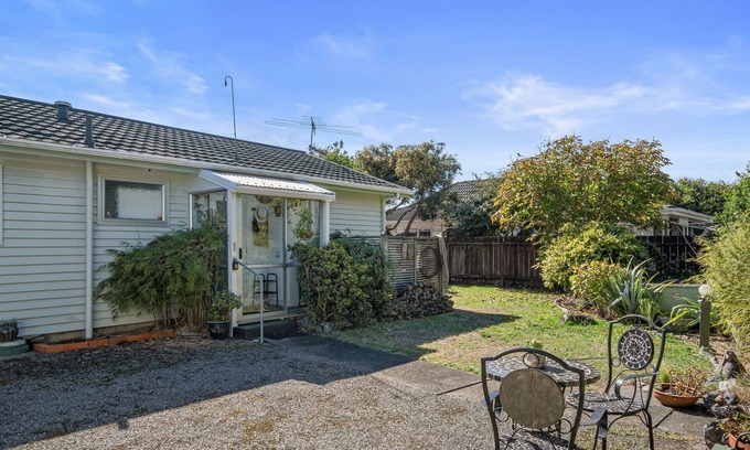 Paraparaumu Beach House | Olive Terrace - Paraparaumu Holiday Home