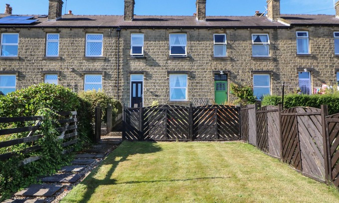 Honley Cottage | OLIVE TREE COTTAGE, pet friendly, character holiday cottage in Honley