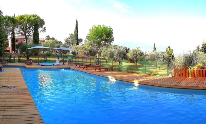Mormoiron Apartment | Olive trees - 1 bedroom, parking, terrace, private entrance, garden view, swimming pool