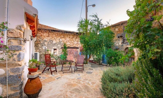 Choumeriakos House | Olive Valley House Limnes village
