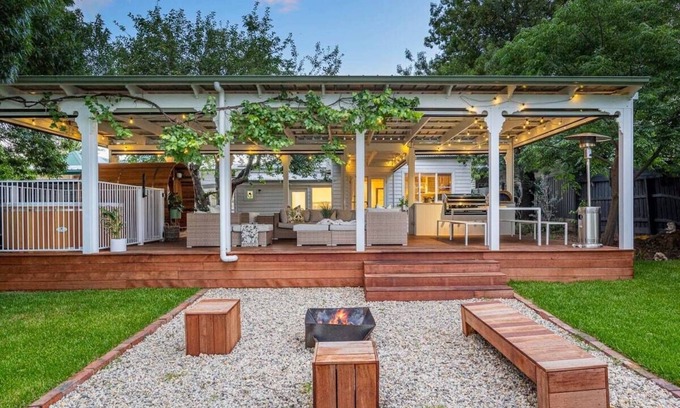 Yarra Glen House | Oliver's Cottage Yarra Valley | Spa and Sauna
