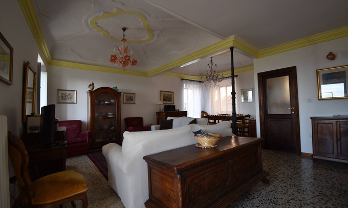 Acquaviva Picena House | Olli Palace - medieval building
